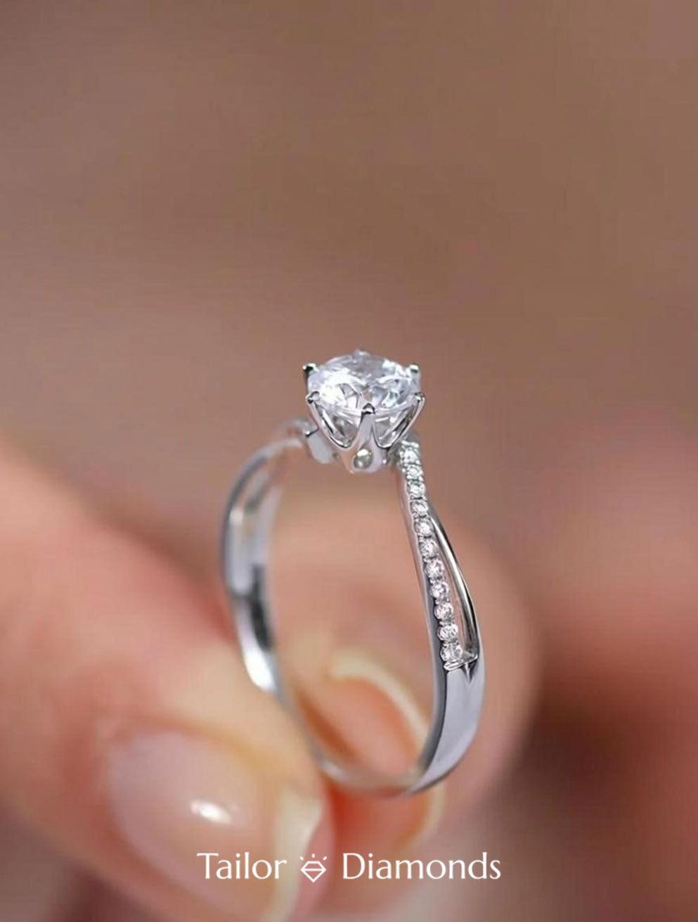 18K White Gold Crisscross Round Diamond Ring