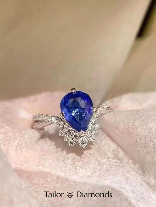 18K White Gold Heart Shaped Sapphire Ring