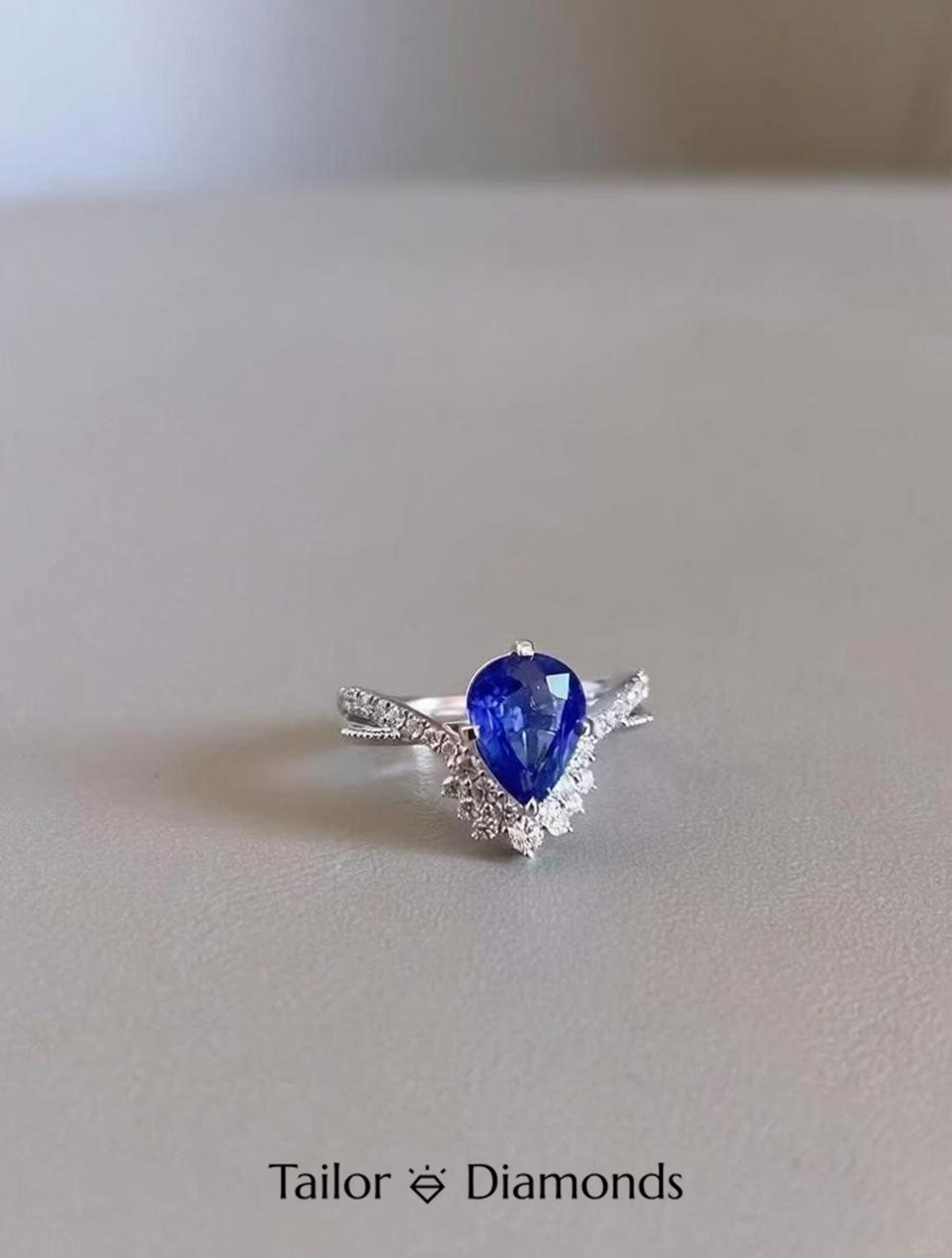 18K White Gold Heart Shaped Sapphire Ring