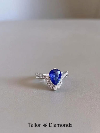 18K White Gold Heart Shaped Sapphire Ring