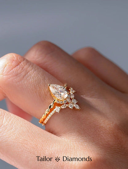 18K Yellow Gold Teardrop Shaped Diamond Ring